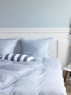 FREDERIKKEPlusParure de lit Satin FREDERIKKE 240x220 bleu/blanc-JYSK